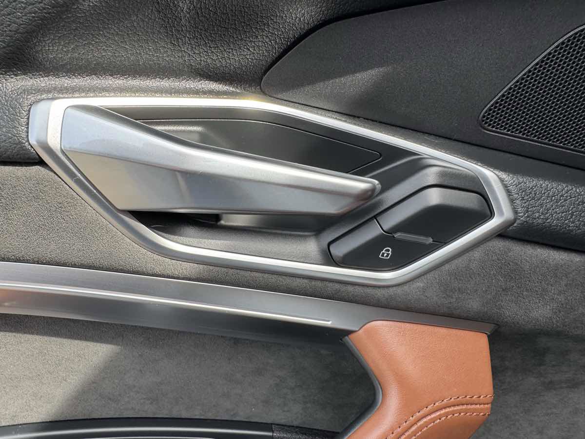 Used 2019 Audi e-tron Prestige w/ Prestige Package image 47