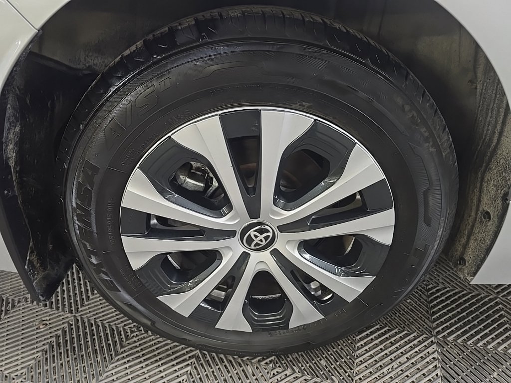 Used 2021 Toyota Corolla LE FWD image 13