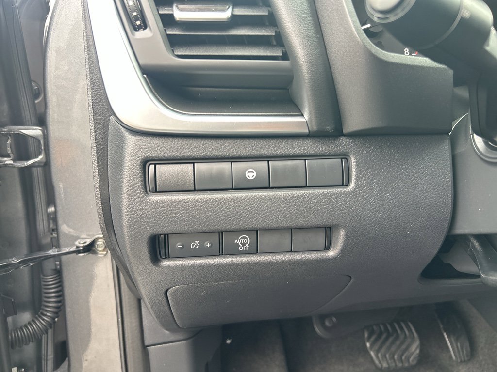 Used 2023 Nissan Rogue SV image 23