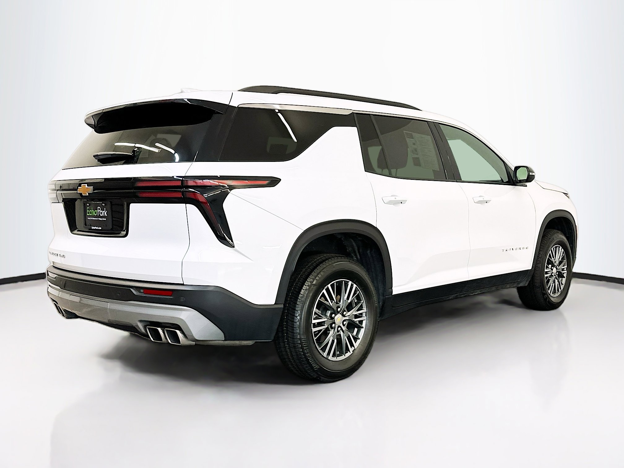 Used 2025 Chevrolet Traverse LT image 9