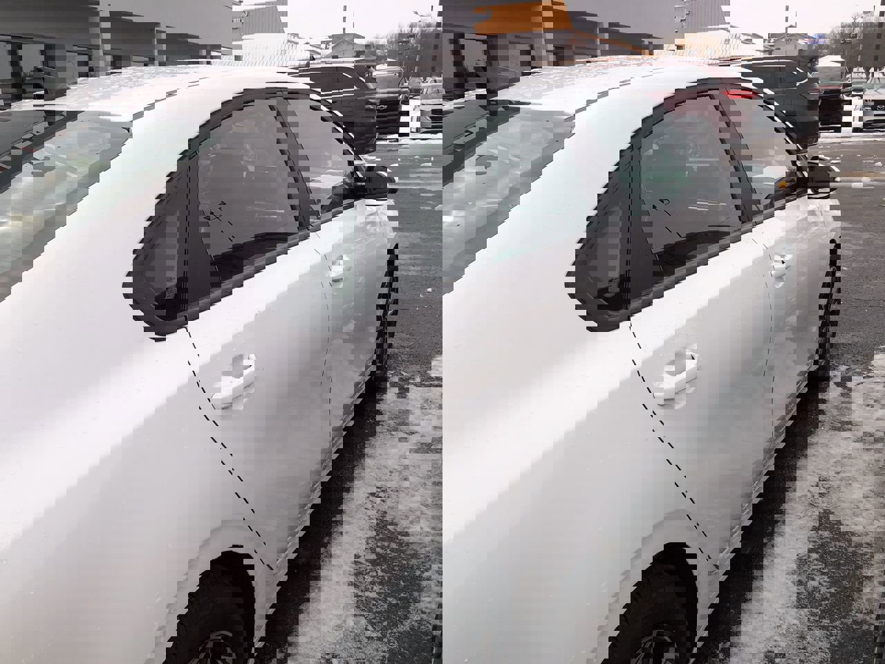 Used 2024 Kia Forte LXS w/ LXS Technology Package image 6