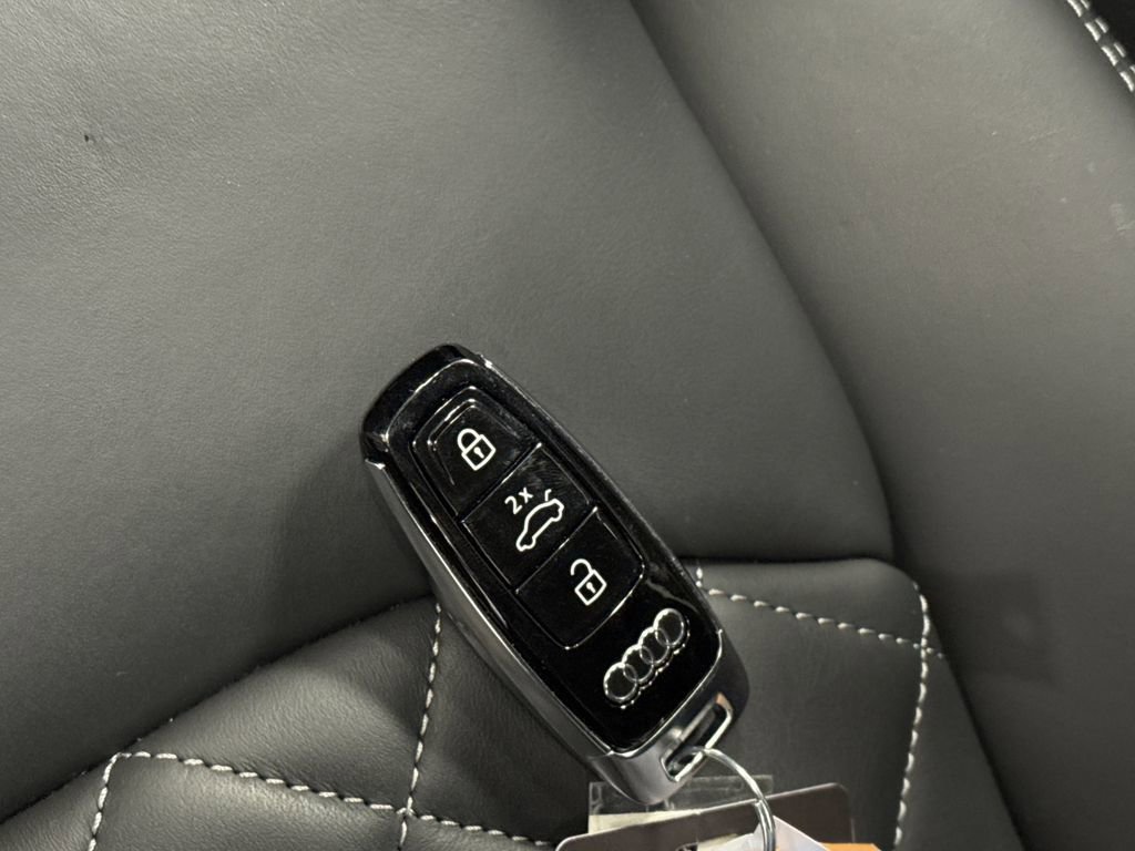 Used 2025 Audi SQ8 Premium Plus w/ S Sport Package image 28