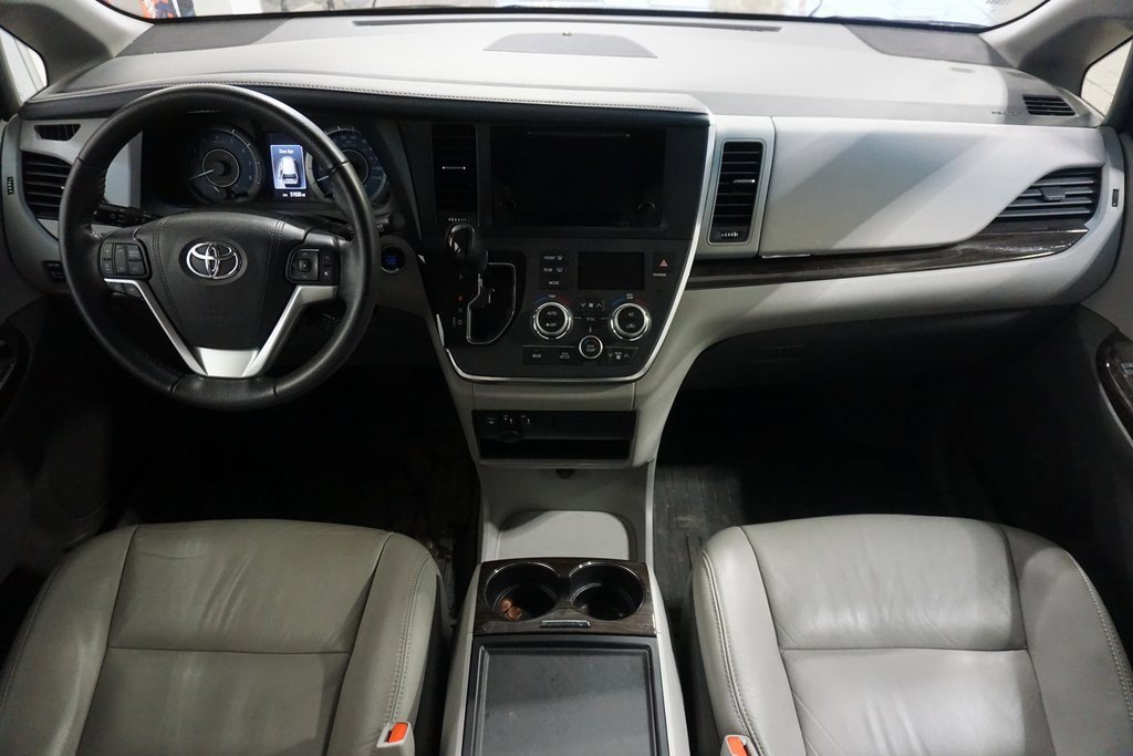 Used 2017 Toyota Sienna XLE image 25