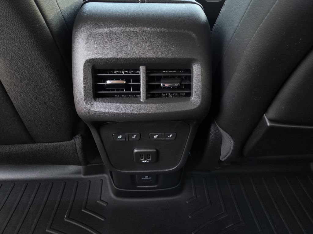 Used 2024 GMC Terrain Denali w/ Denali Premium Package AWD/4WD image 18