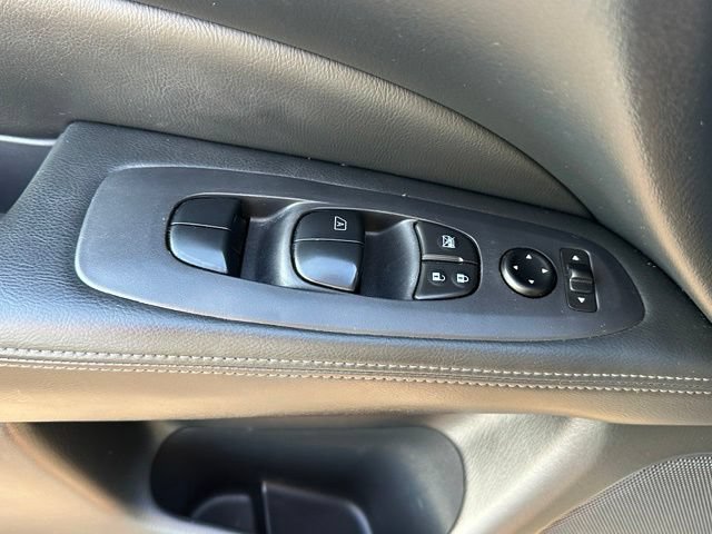 Used 2019 Nissan Pathfinder S AWD/4WD image 17