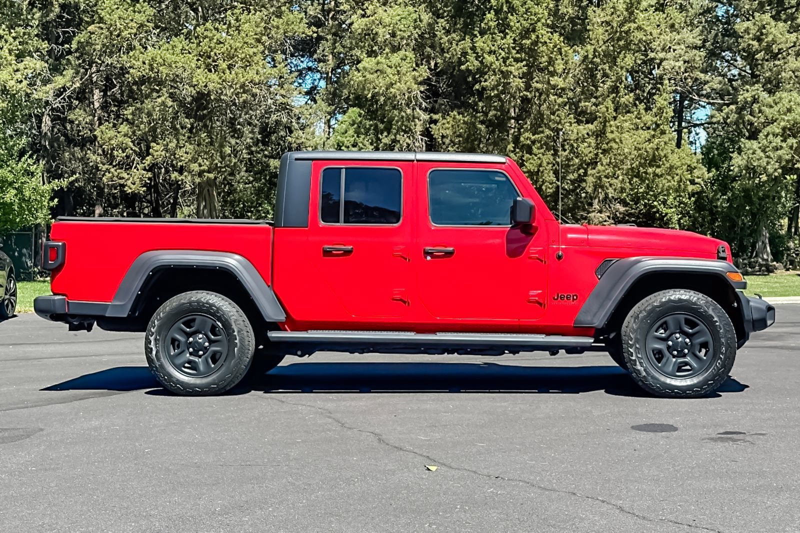 Used 2021 Jeep Gladiator Sport w/ Trailer Tow Package AWD/4WD image 3