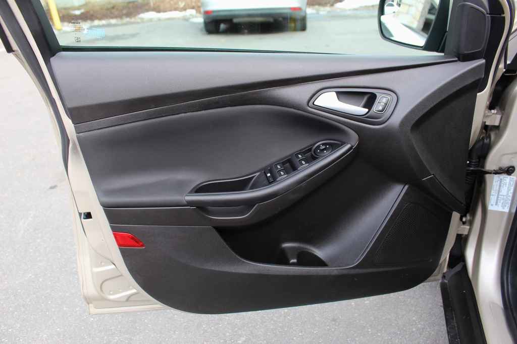 Used 2017 Ford Focus SE w/ Cold Weather Package image 11