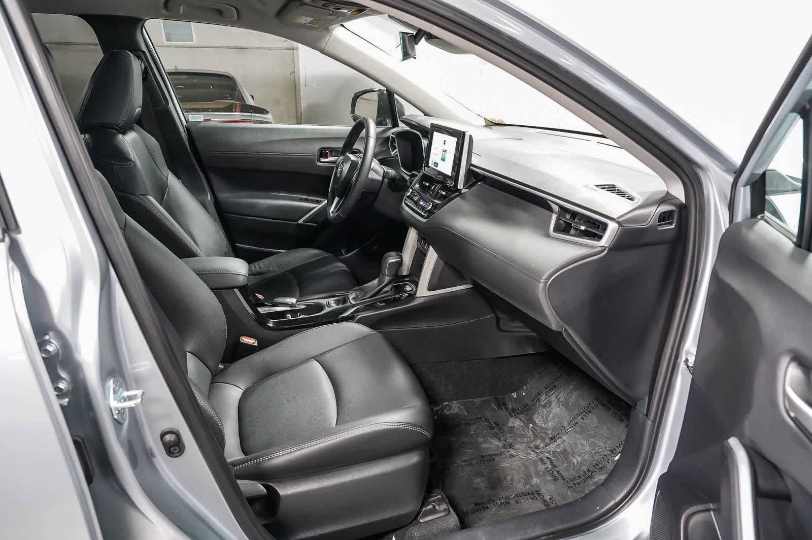 Certified 2025 Toyota Corolla Cross XLE FWD image 16
