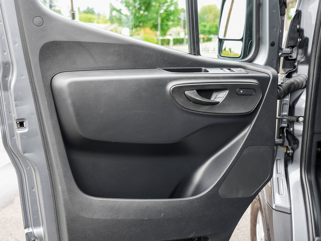 Used 2022 Mercedes-Benz Sprinter 2500 image 11
