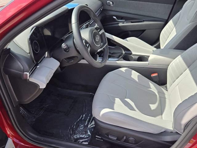 Certified 2025 Hyundai Elantra Limited FWD image 10