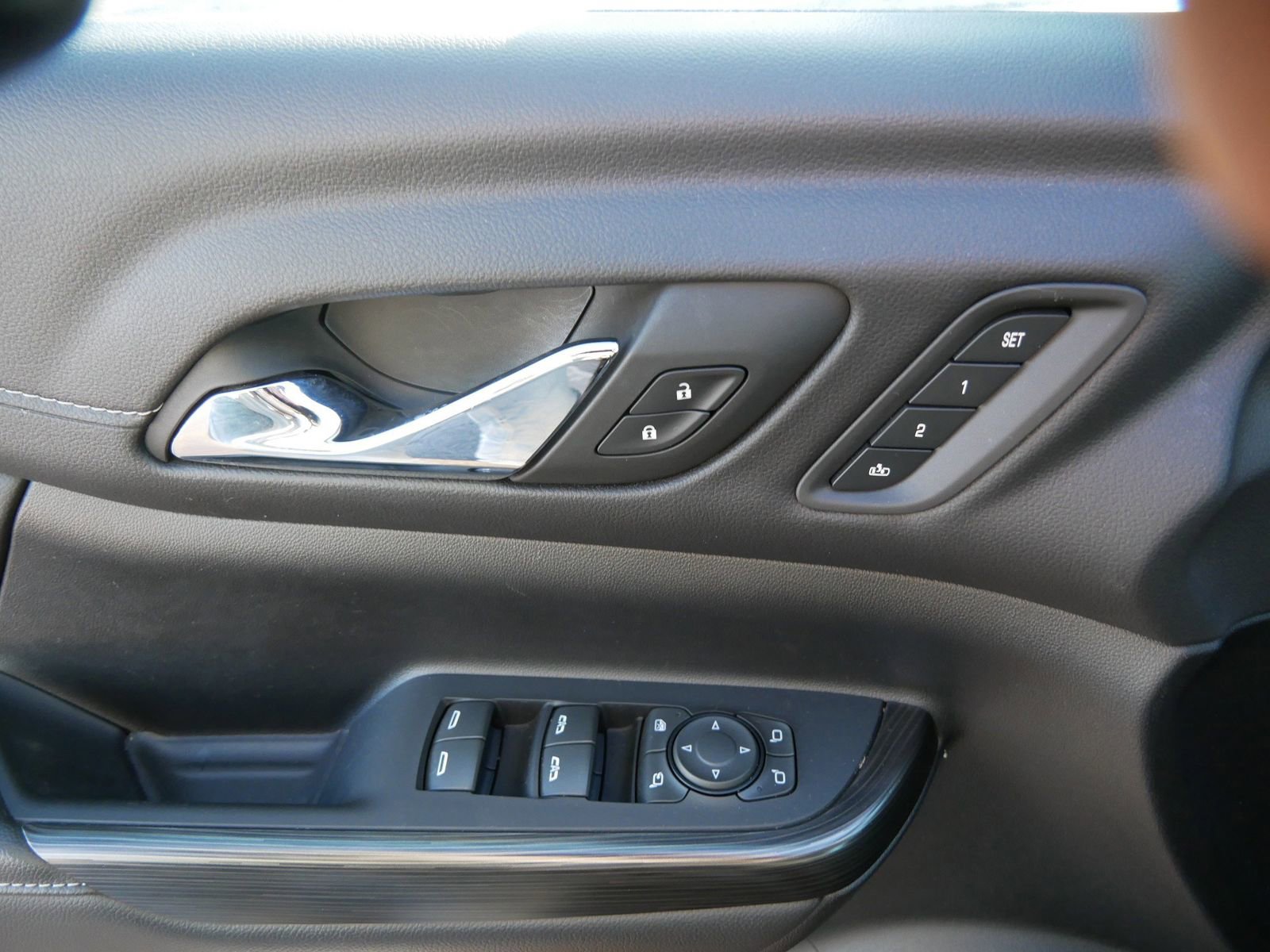 Used 2023 GMC Acadia SLT w/ Technology Package image 16