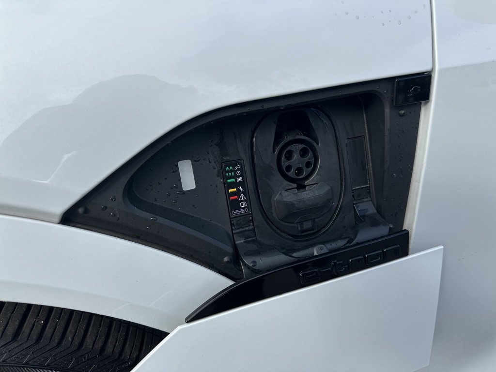 Used 2024 Audi Q8 e-tron Prestige image 10
