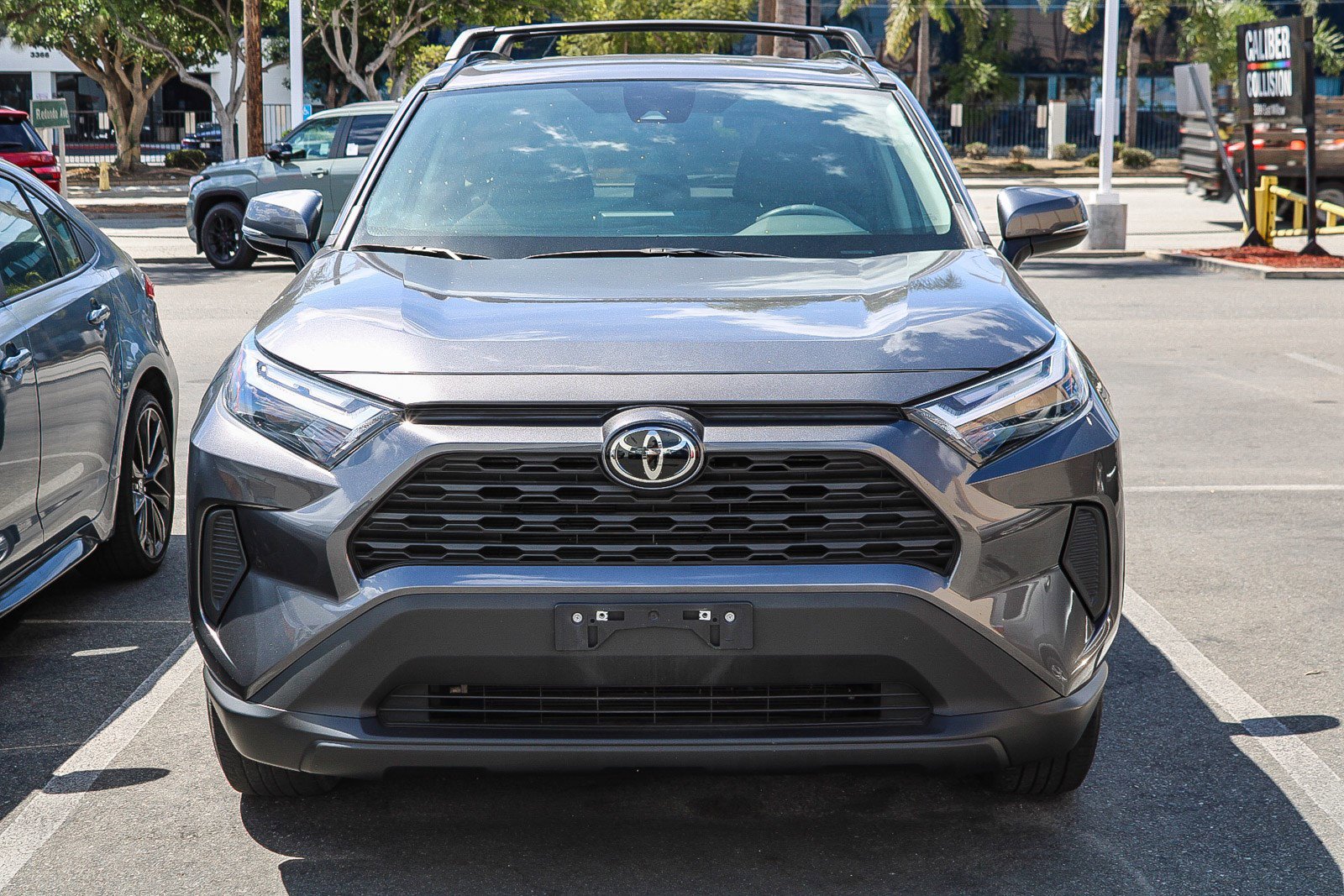 Used 2022 Toyota RAV4 XLE w/ Convenience Package FWD image 2