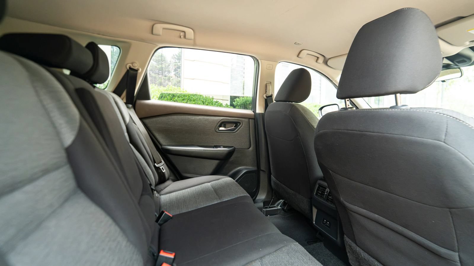 Used 2023 Nissan Rogue SV AWD/4WD image 15