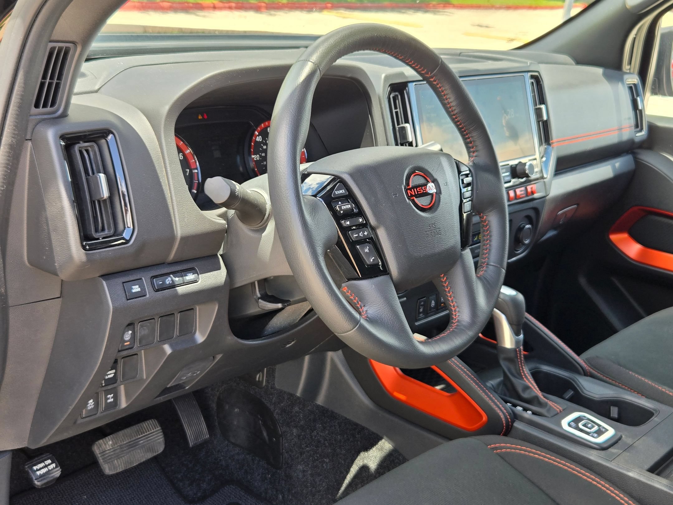 Used 2026 Nissan Frontier PRO-4X AWD/4WD image 12