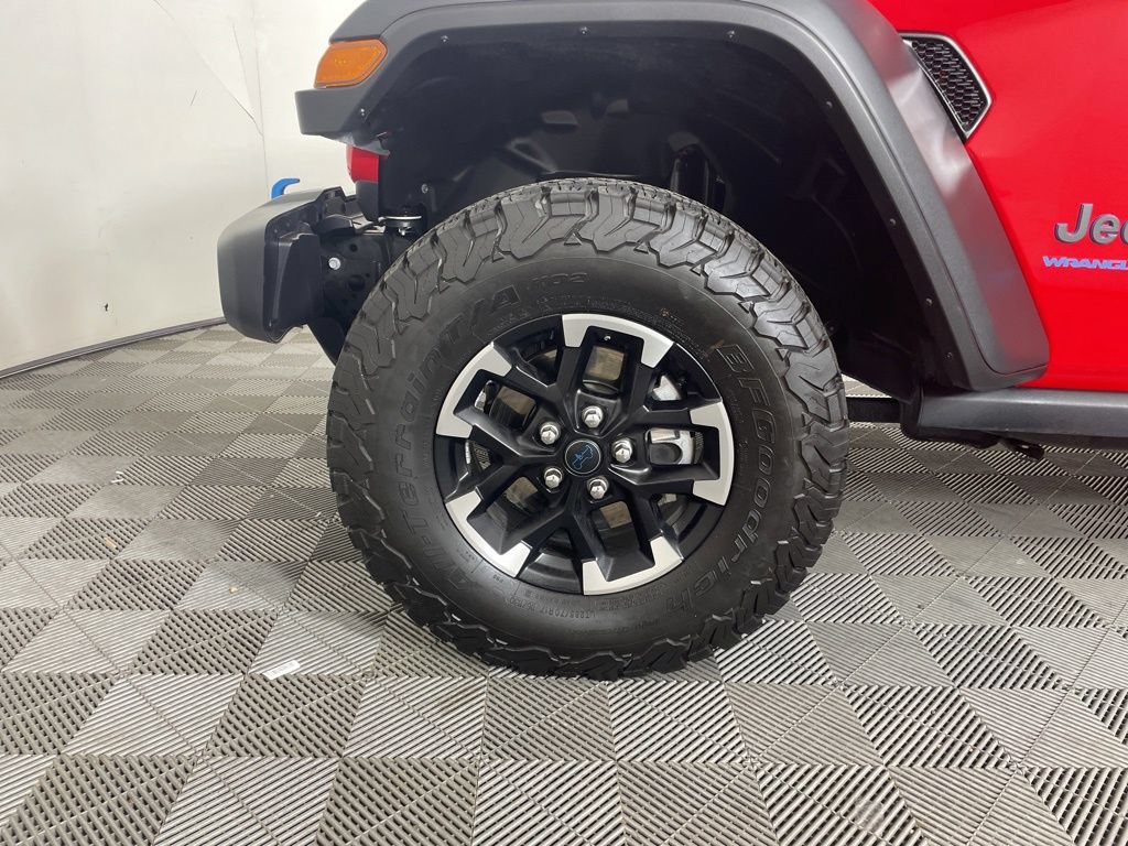 Certified 2025 Jeep Wrangler Unlimited Rubicon 4xe w/ Convenience Group AWD/4WD image 13