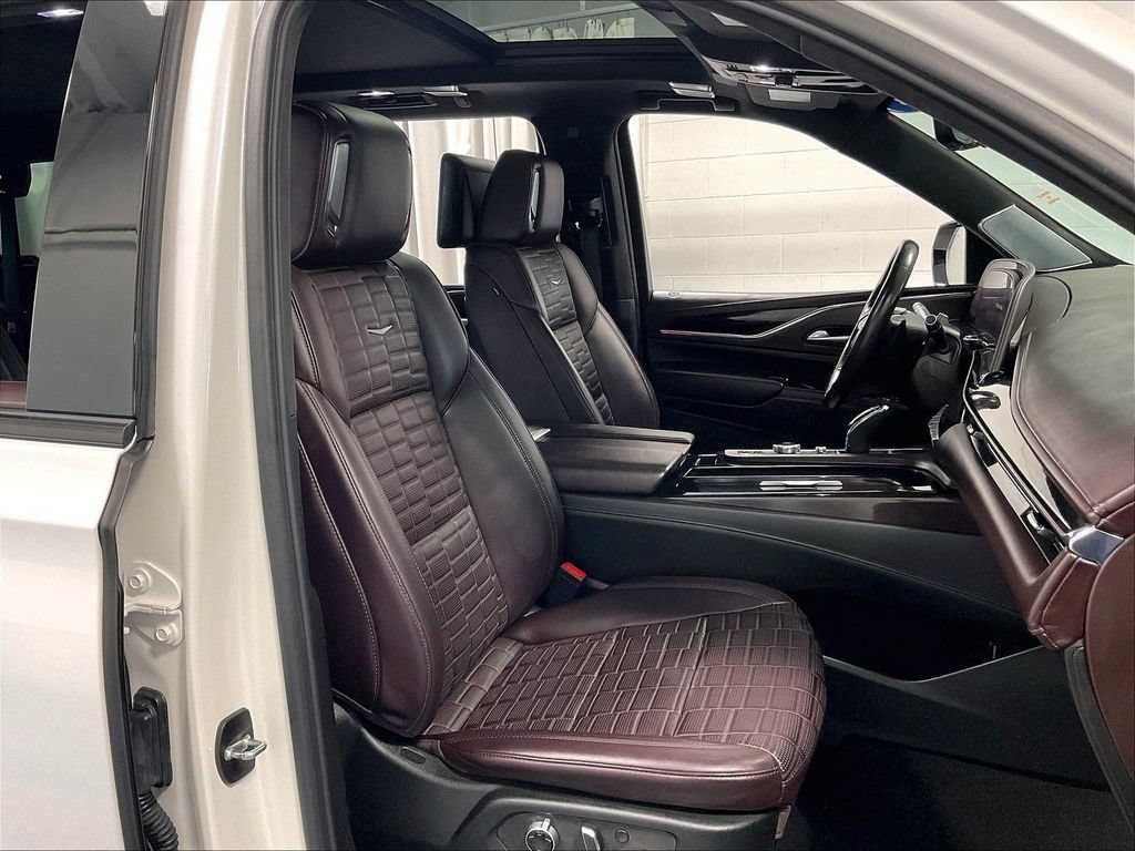 Used 2024 Cadillac Escalade Sport Platinum w/ Heavy-Duty Trailer Package AWD/4WD image 11