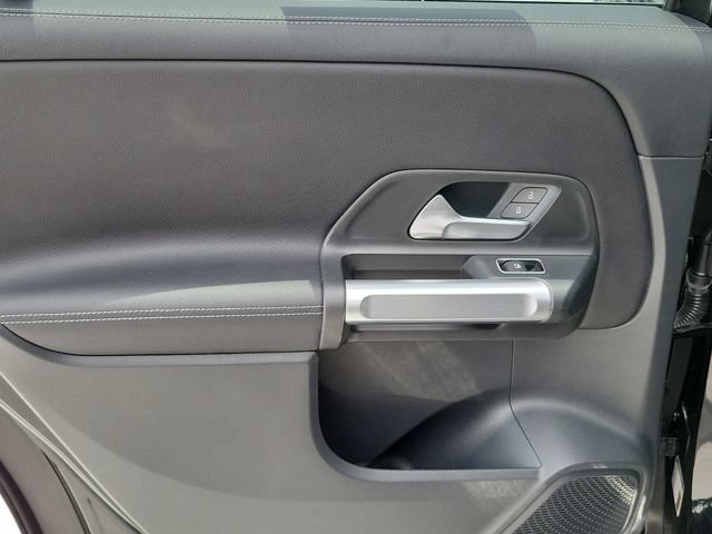 Used 2022 Mercedes-Benz GLB 250 image 11