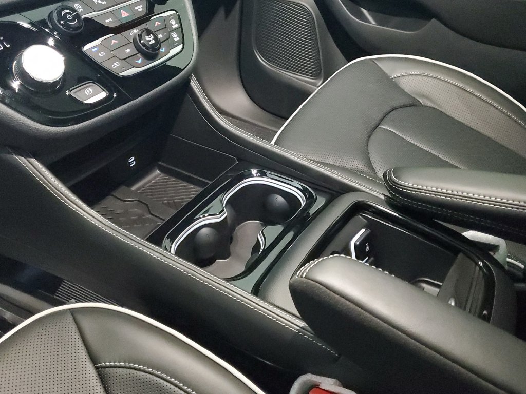 New 2027 Chrysler Pacifica Limited FWD image 23
