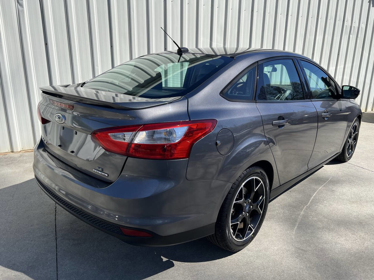 Used 2014 Ford Focus SE w/ Equipment Group 201A image 3