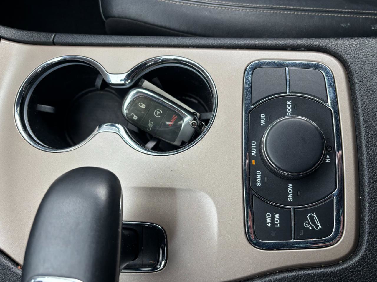 Used 2014 Jeep Grand Cherokee Limited image 15