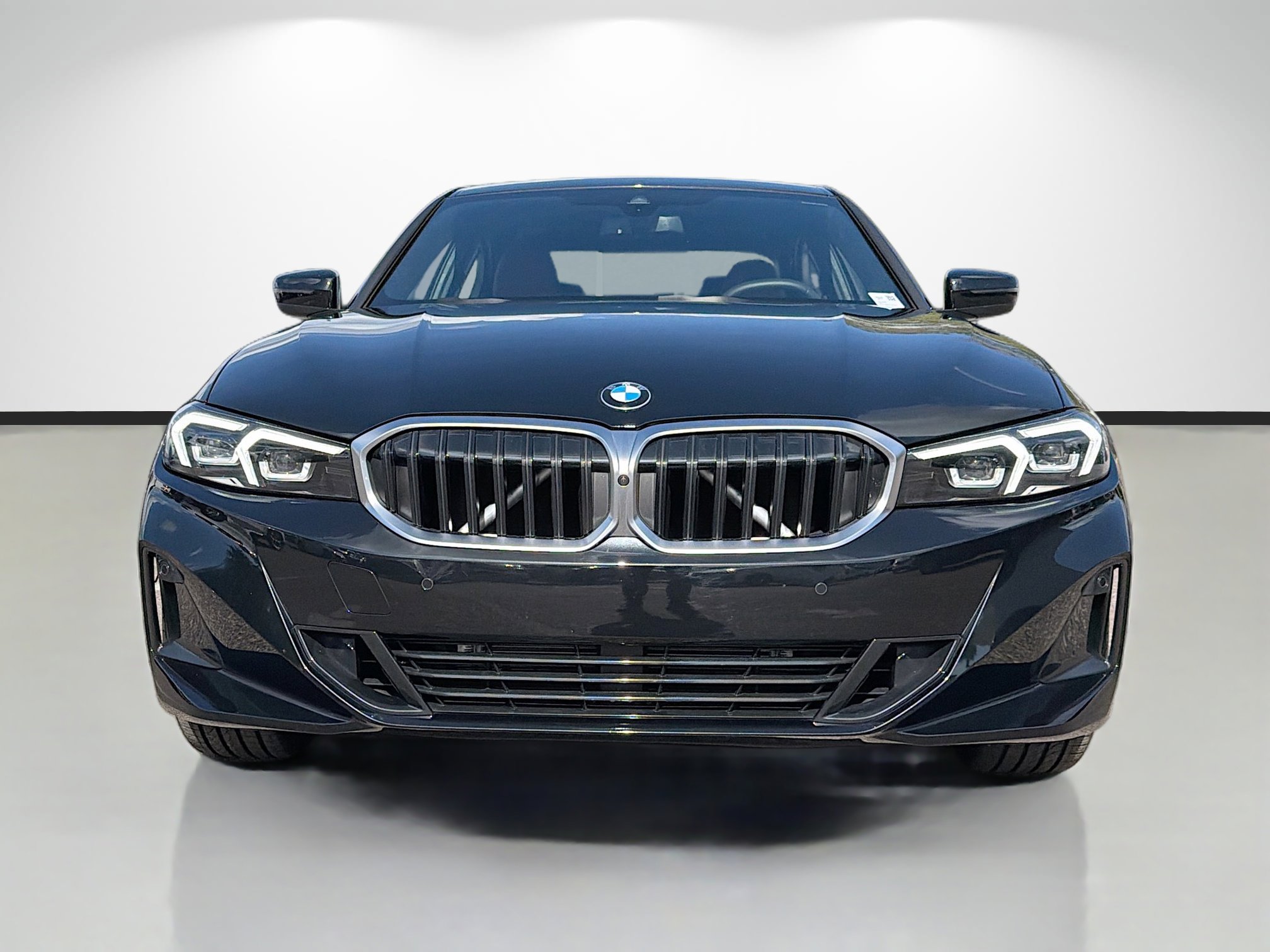 Used 2025 BMW 330i Sedan w/ Parking Assistance Package image 8