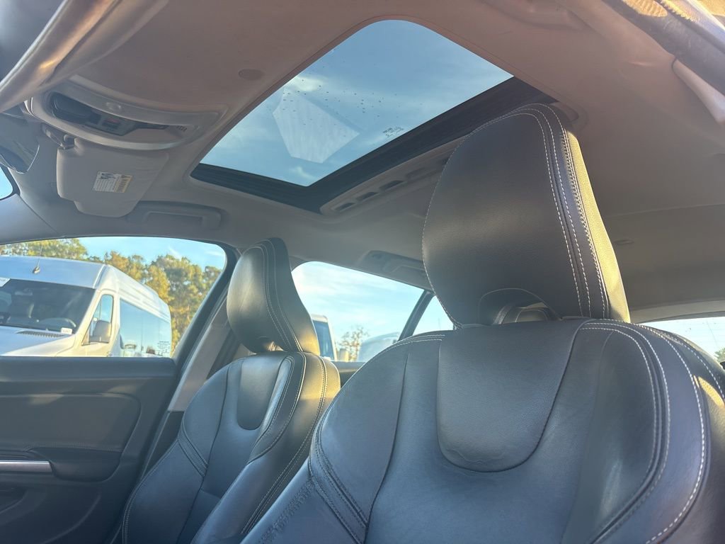 Used 2018 Volvo V60 T5 Dynamic w/ Vision Package image 52