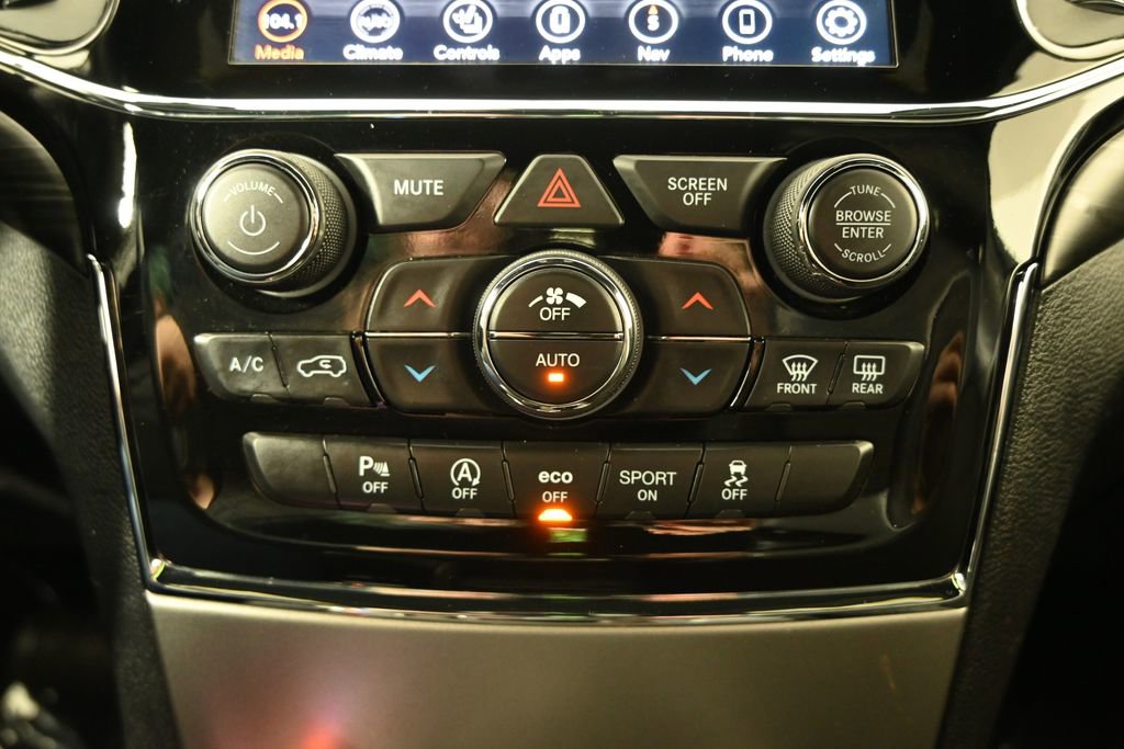 Used 2020 Jeep Grand Cherokee Altitude AWD/4WD image 31
