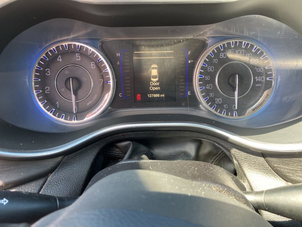 Used 2017 Chrysler 200 Limited Platinum image 7