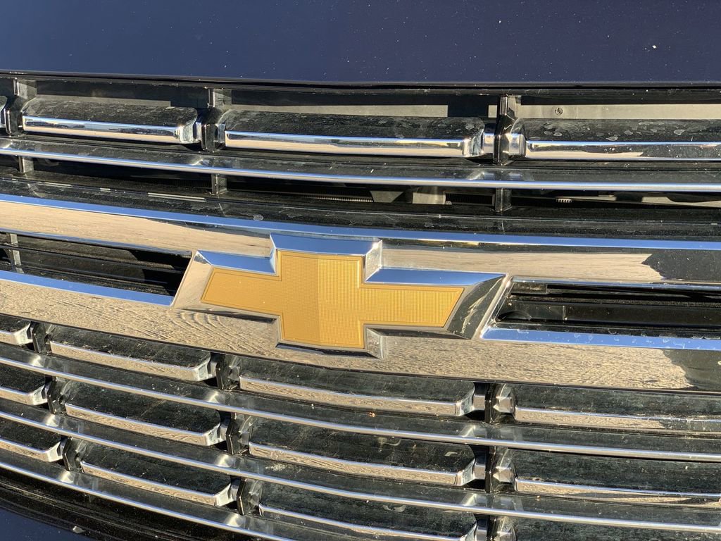 Used 2024 Chevrolet Suburban Premier image 29