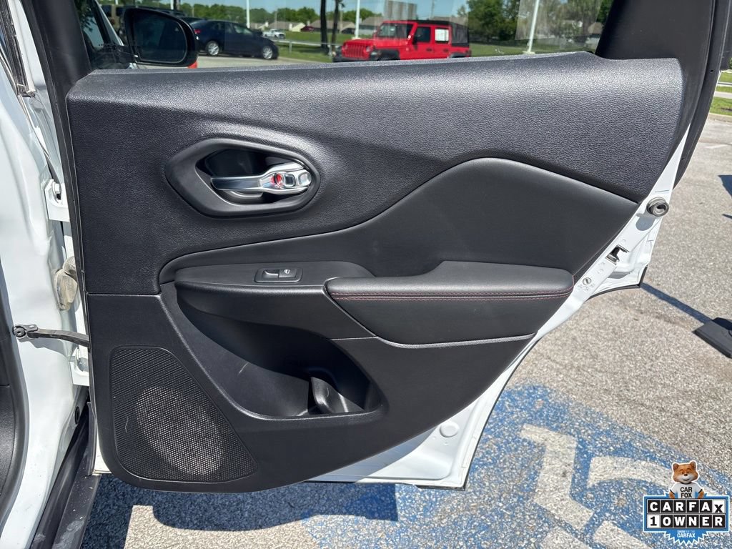 Used 2022 Jeep Cherokee Trailhawk w/ Comfort/Convenience Group AWD/4WD image 40