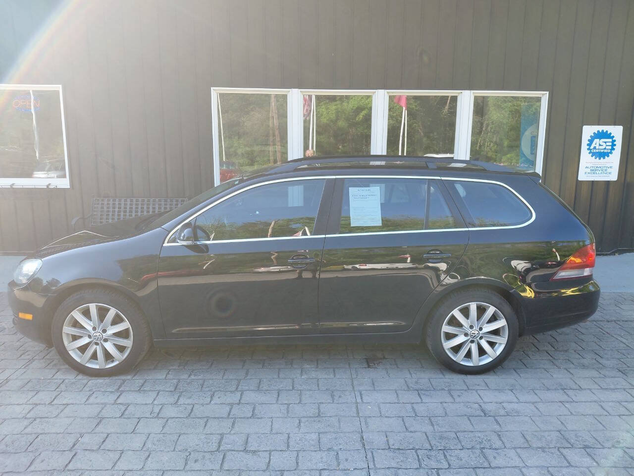 Used 2012 Volkswagen Jetta TDI FWD image 2