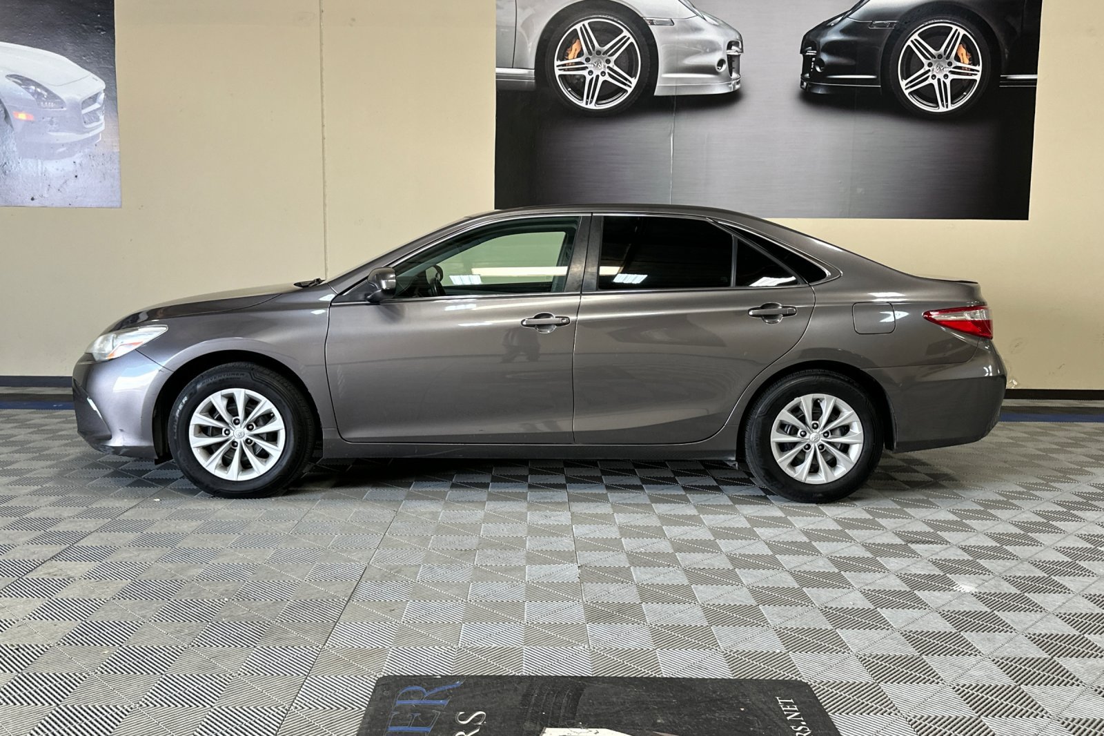 Used 2017 Toyota Camry LE FWD image 7