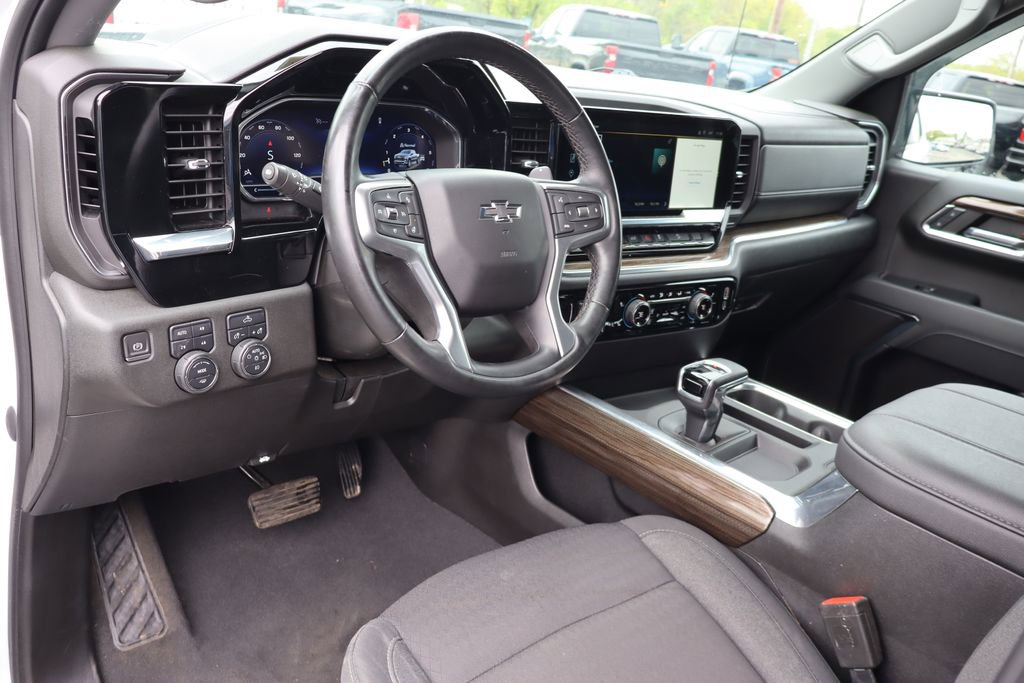 Used 2023 Chevrolet Silverado 1500 RST w/ Z71 Off-Road Package AWD/4WD image 4