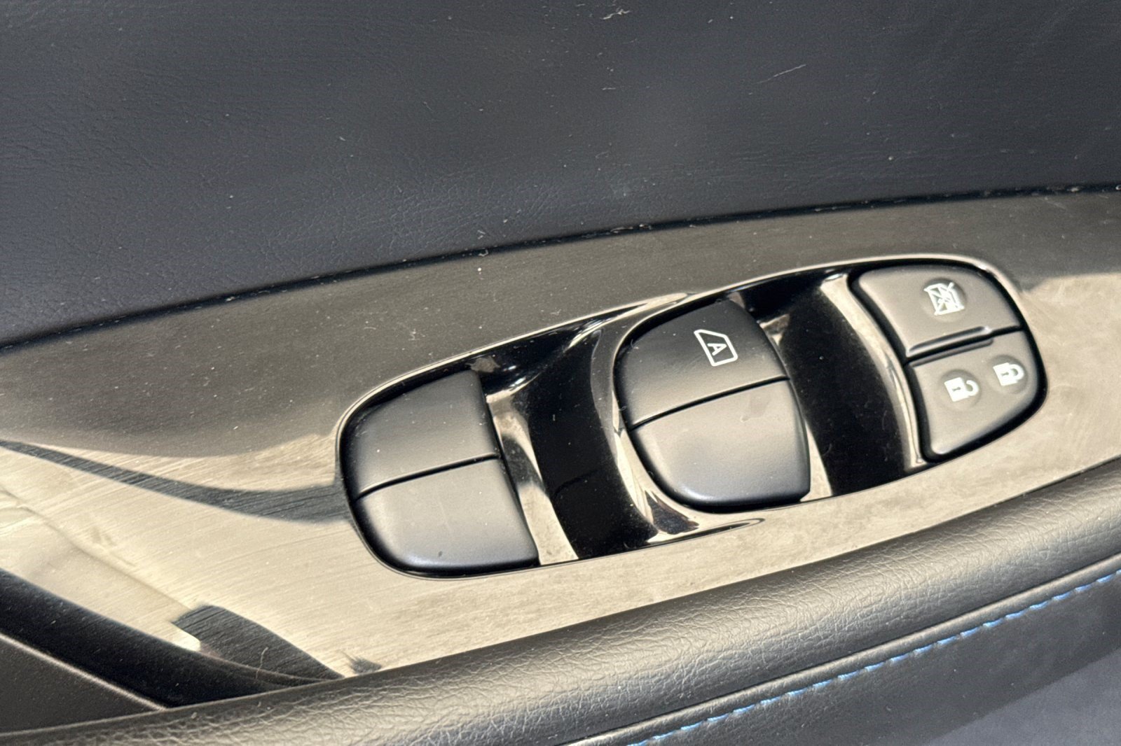 Used 2018 Nissan Leaf SL w/ SL Technology Package FWD image 13