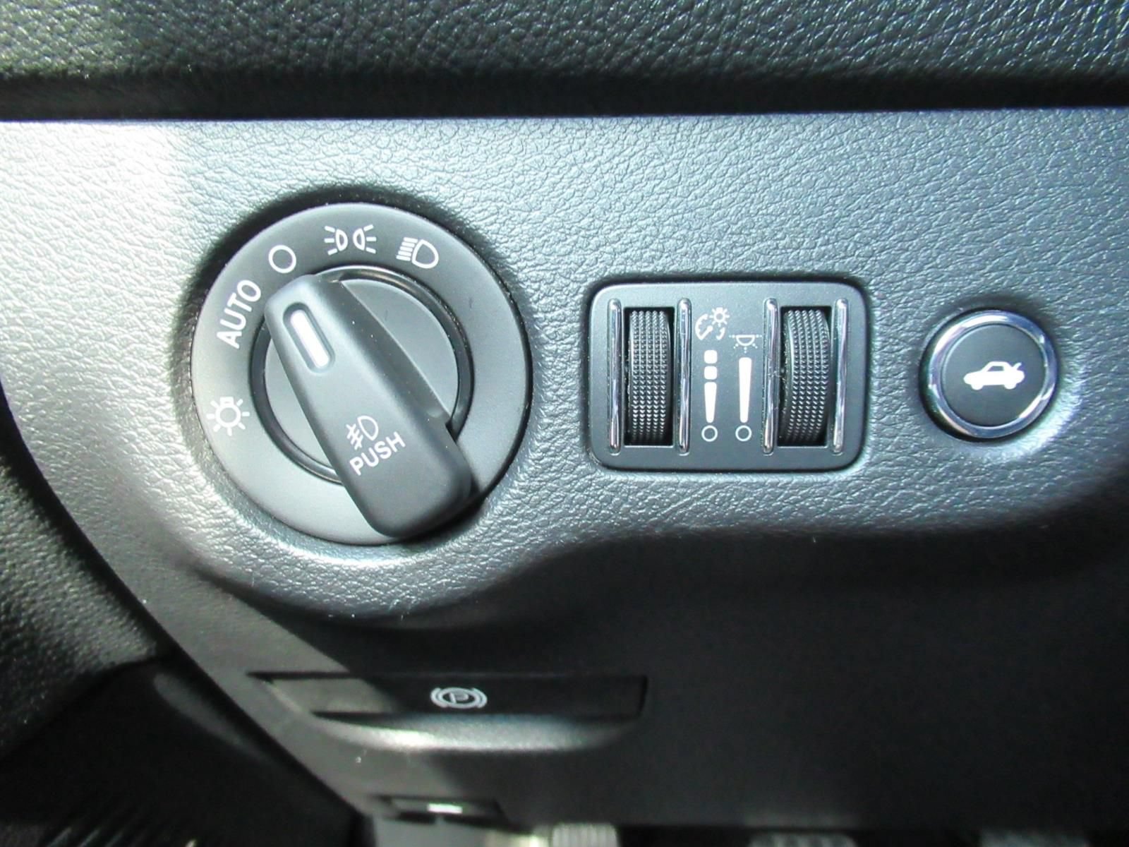 Used 2015 Dodge Challenger R/T Scat Pack w/ Leather Interior Group RWD image 22