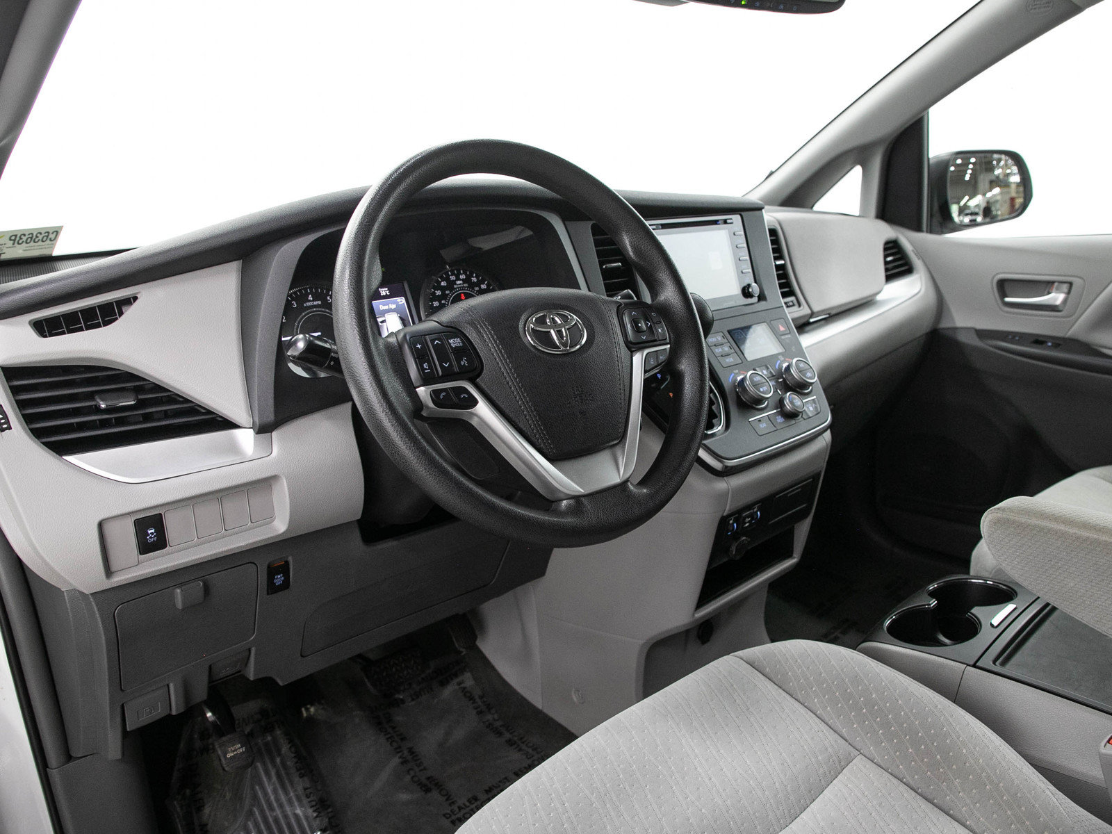 Used 2018 Toyota Sienna LE AWD/4WD image 24