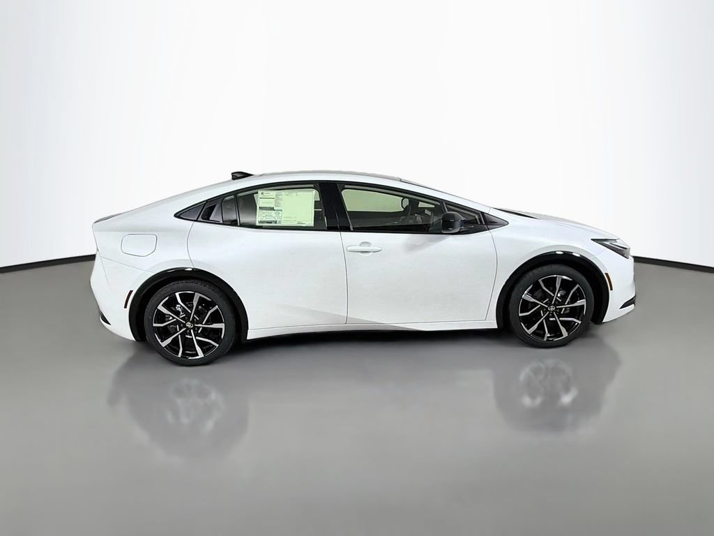 New 2027 Toyota Prius Plug-In Hybrid FWD image 4