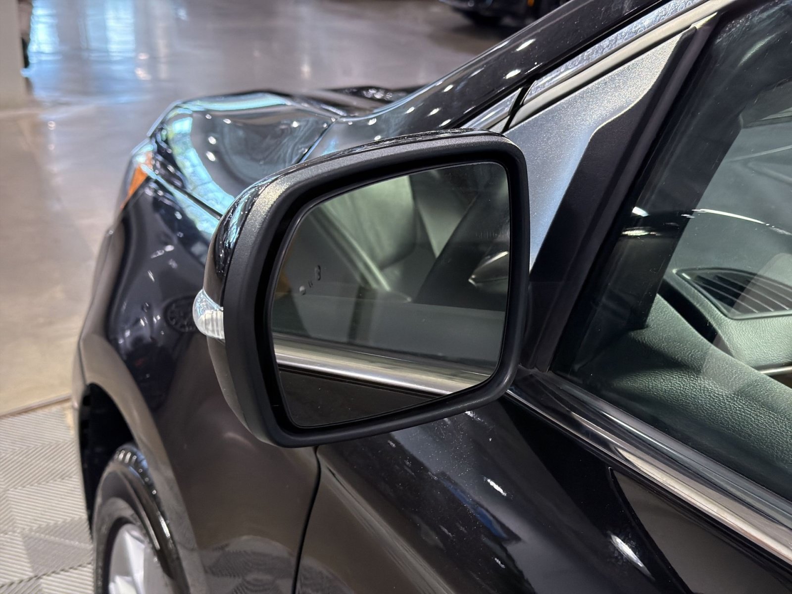 Used 2022 Ford Edge Titanium AWD/4WD image 14