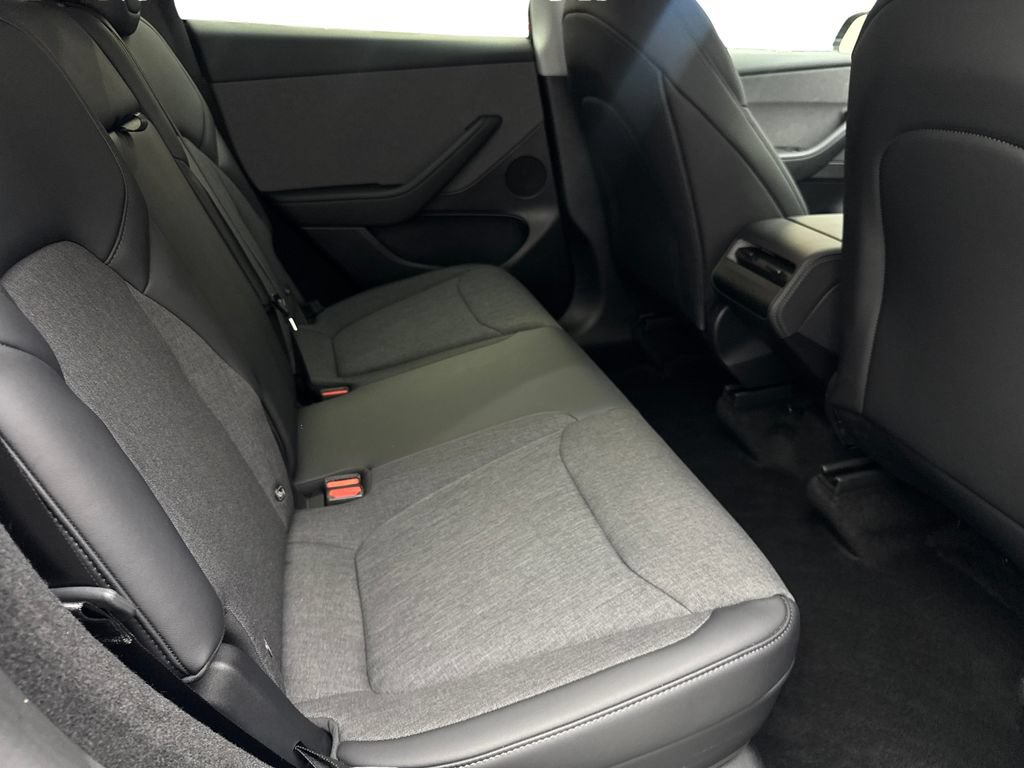 Used 2026 Tesla Model Y 2WD image 37
