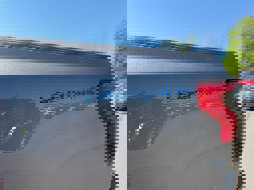 New 2023 Ford F150 Lightning Lariat image 30