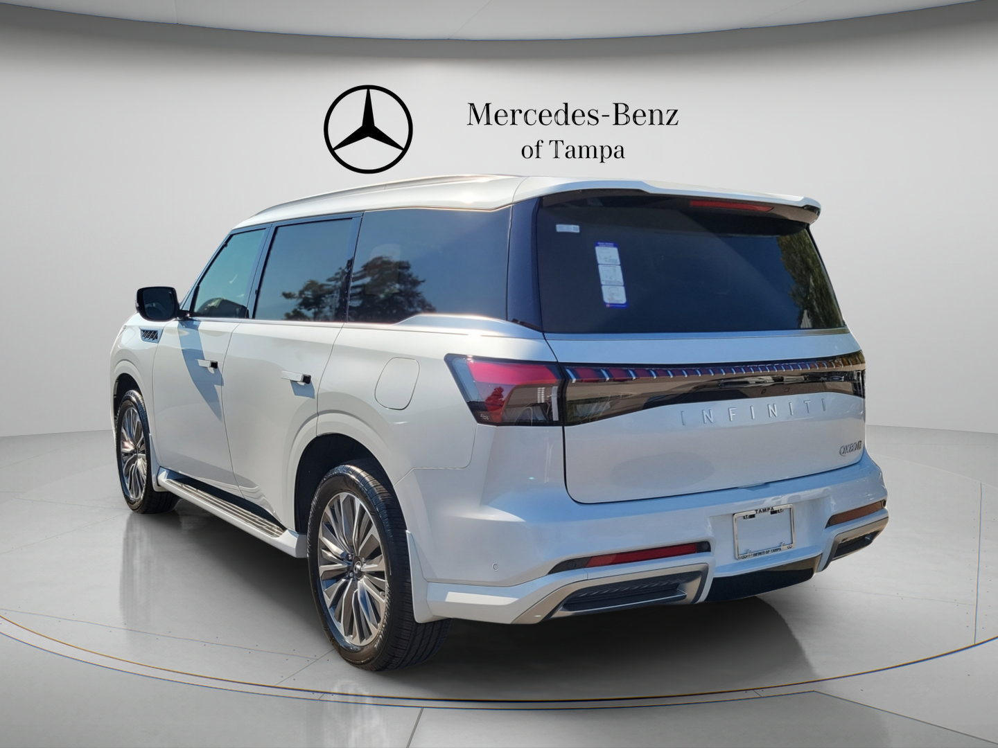 Used 2026 INFINITI QX80 Luxe w/ Cargo Package AWD/4WD image 2