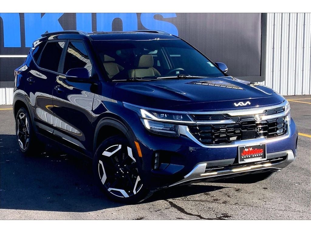 Used 2024 Kia Seltos SX w/ SX Sunroof Package image 2