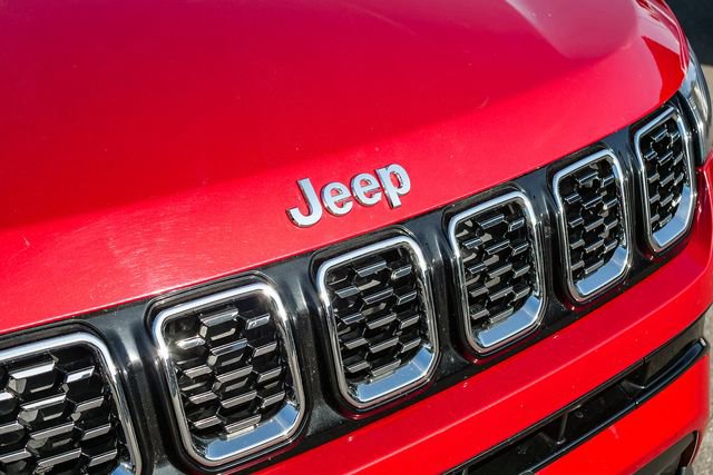 Used 2025 Jeep Compass Limited image 12