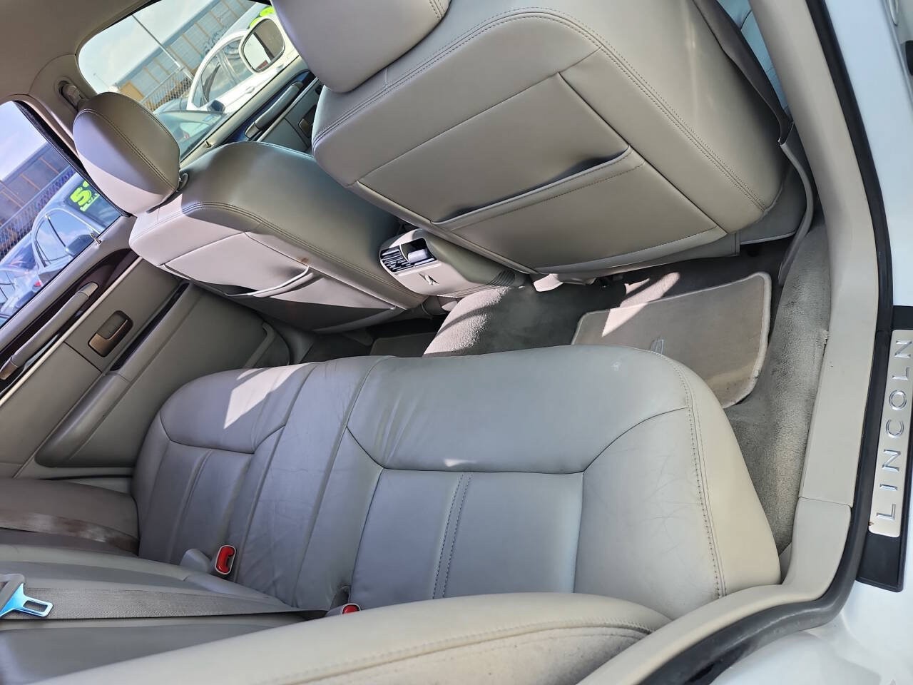 Used 2009 Lincoln Town Car Signature Limited RWD image 8