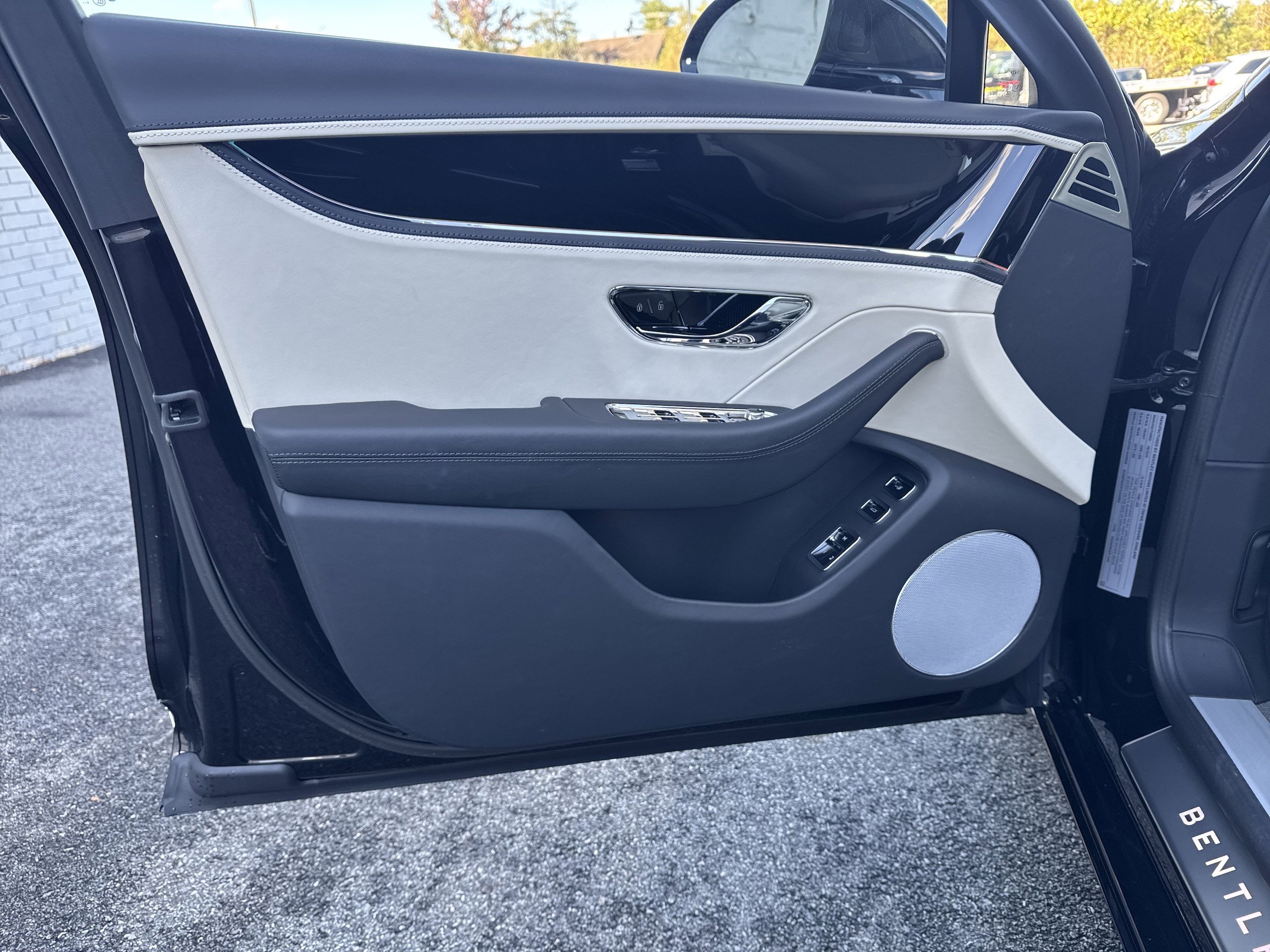 New 2026 Bentley Flying Spur Plug-In Hybrid image 13