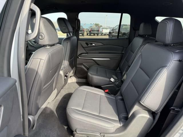 Used 2025 Chevrolet Traverse LT image 13