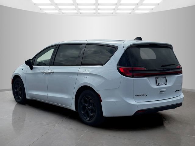 Used 2024 Chrysler Pacifica Limited FWD image 5