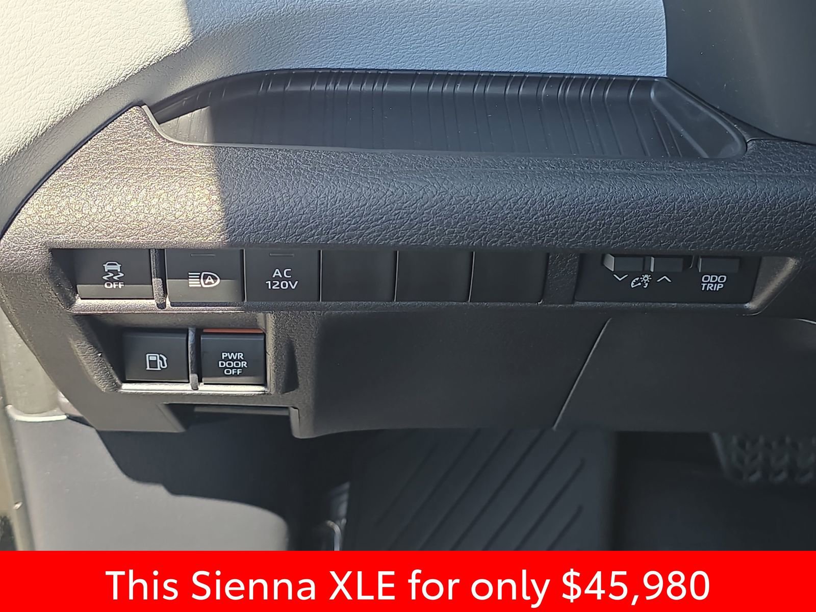 Used 2025 Toyota Sienna XLE w/ XLE Plus Package FWD image 34