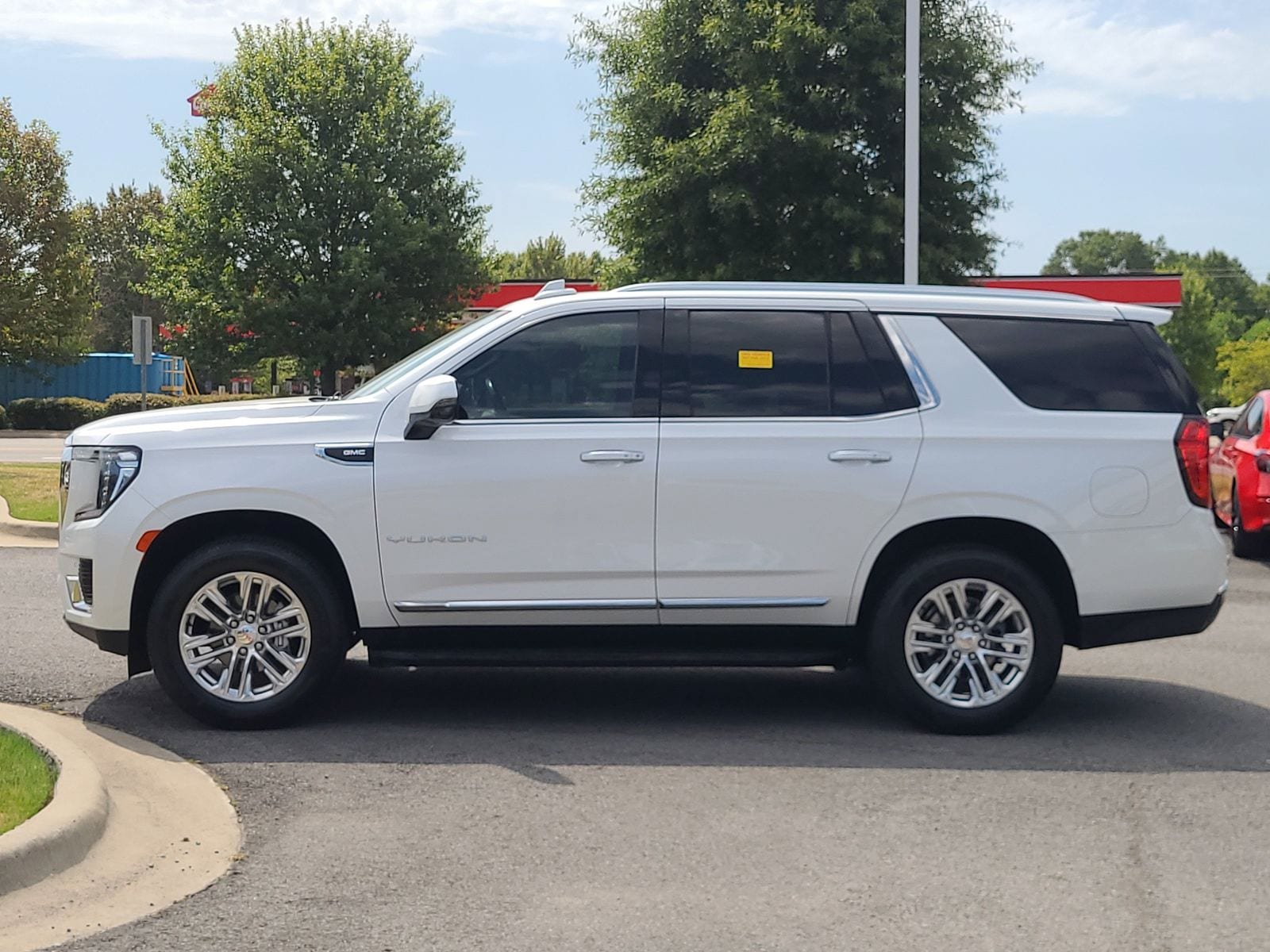 Used 2022 GMC Yukon SLT AWD/4WD image 6
